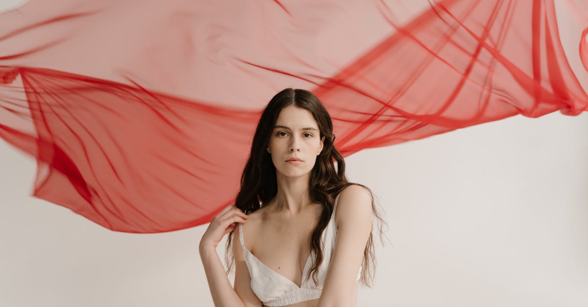 découvrez notre collection de lingerie sexy qui allie élégance et séduction. offrez-vous ou à votre partenaire des pièces raffinées et audacieuses pour des moments inoubliables. parfaites pour toutes les occasions, notre lingerie chic et séduisante saura mettre en valeur vos courbes.